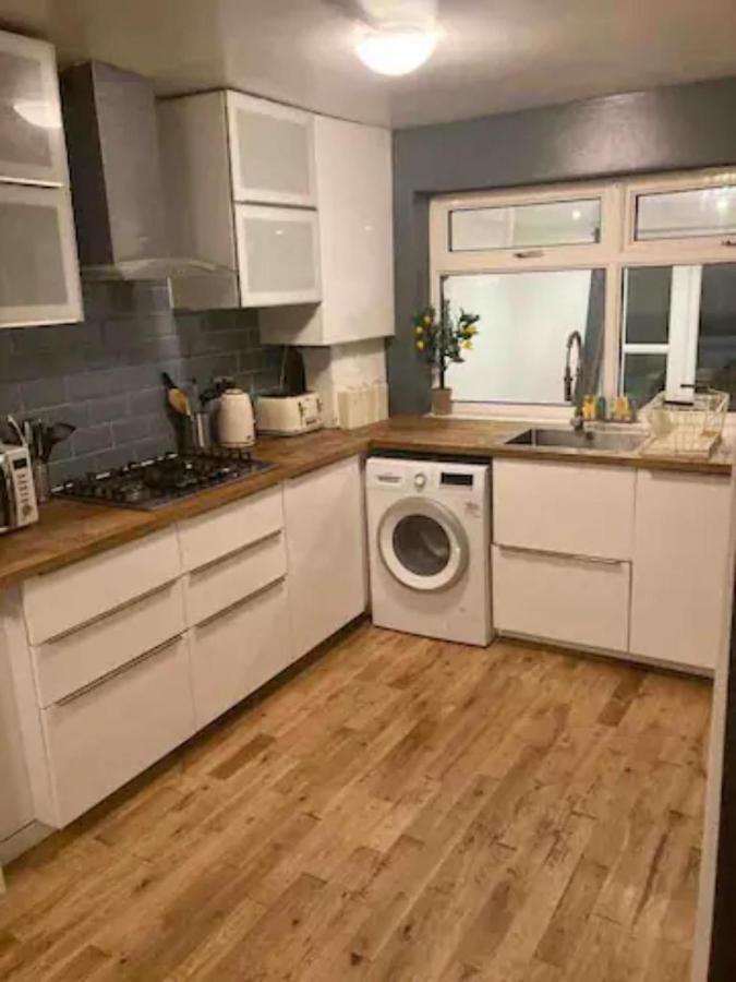 Modern 5 Bedroom Family House - 18 Mins To Station Londres Exterior foto