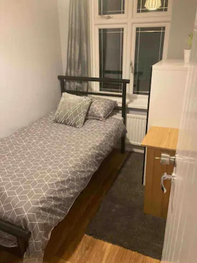 Modern 5 Bedroom Family House - 18 Mins To Station Londres Exterior foto