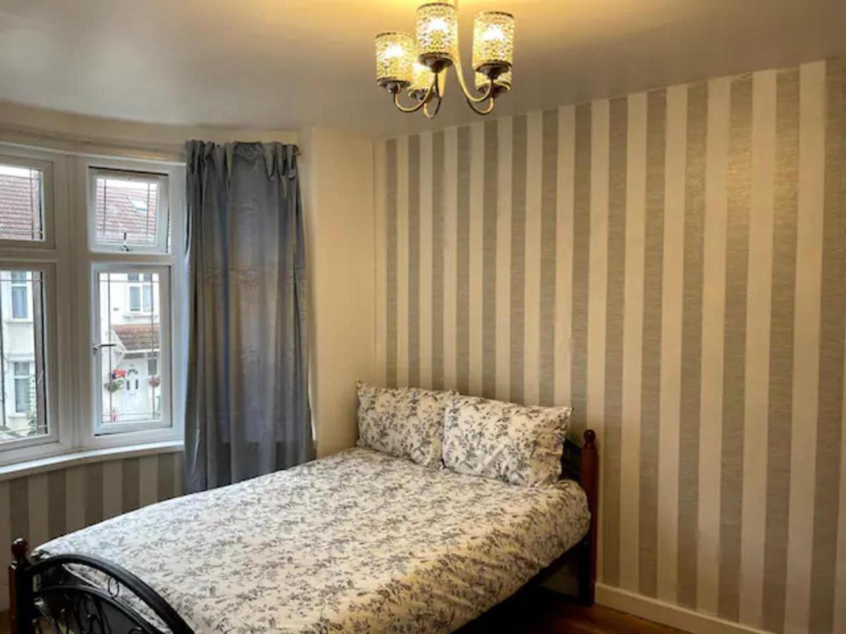 Modern 5 Bedroom Family House - 18 Mins To Station Londres Exterior foto