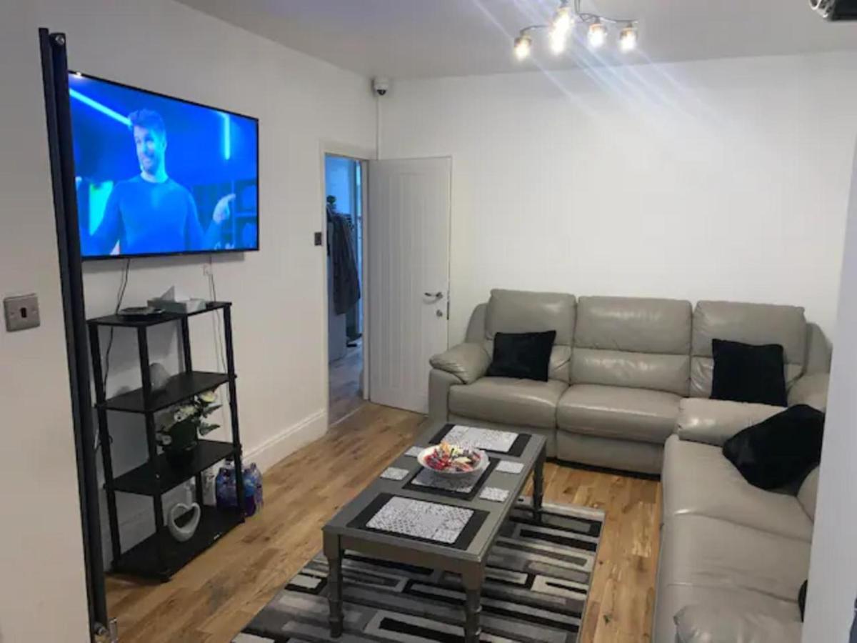 Modern 5 Bedroom Family House - 18 Mins To Station Londres Exterior foto